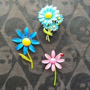 Genuine Vintage flower power brooches 60s/70s